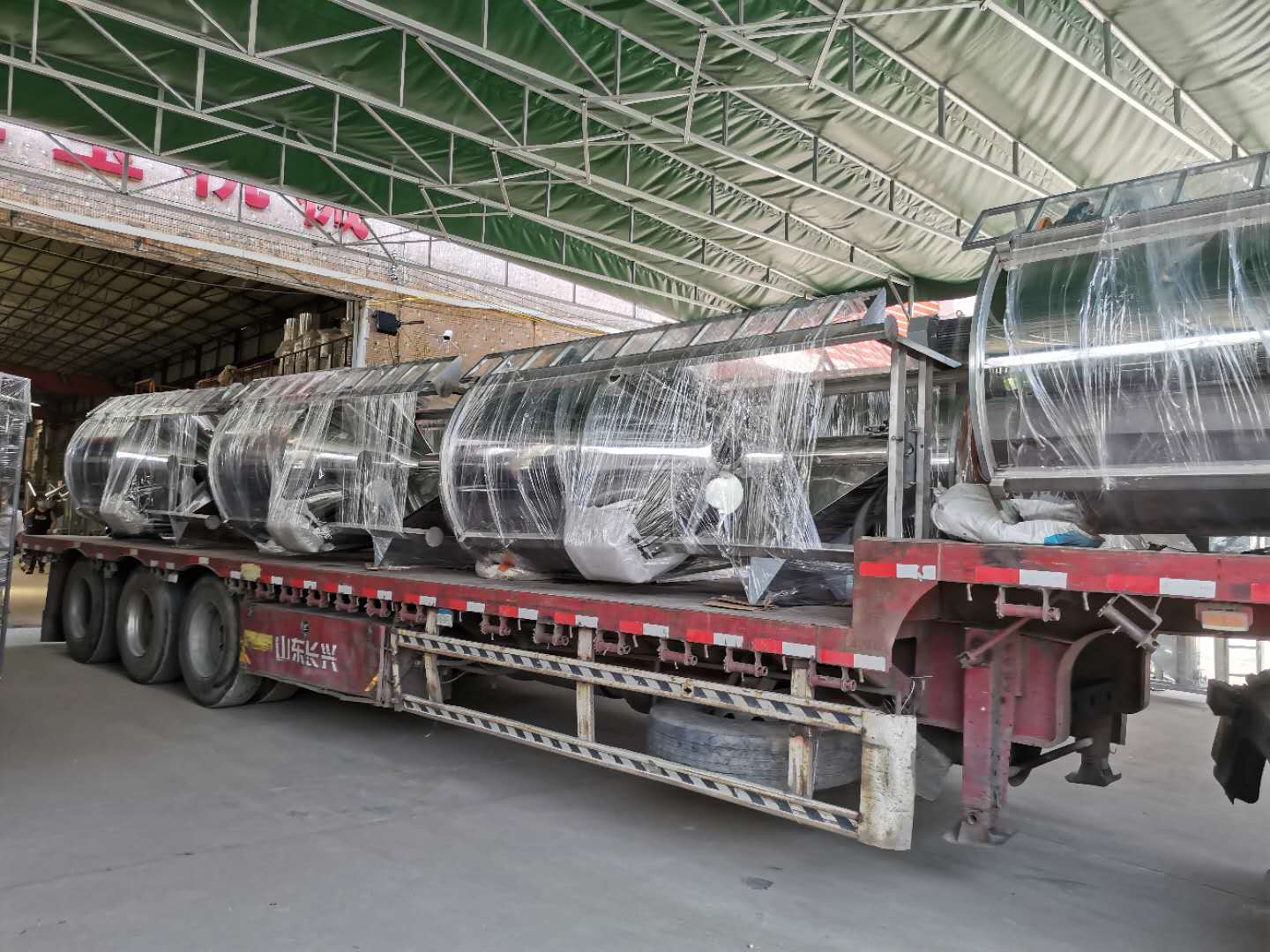 佛山羅村李總訂購4臺1T立式攪拌干燥機使用現(xiàn)場